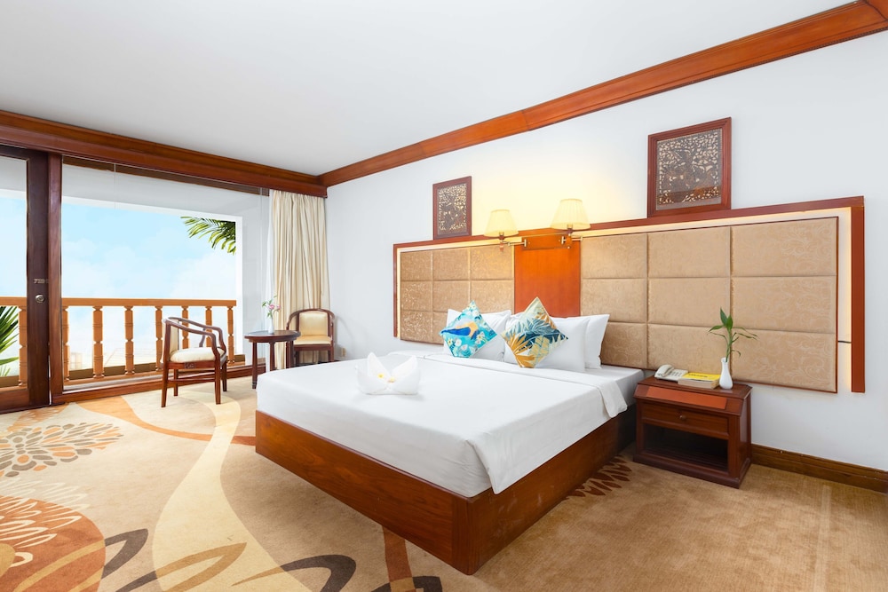 Deluxe Double or Twin Room, Pool View photo 3