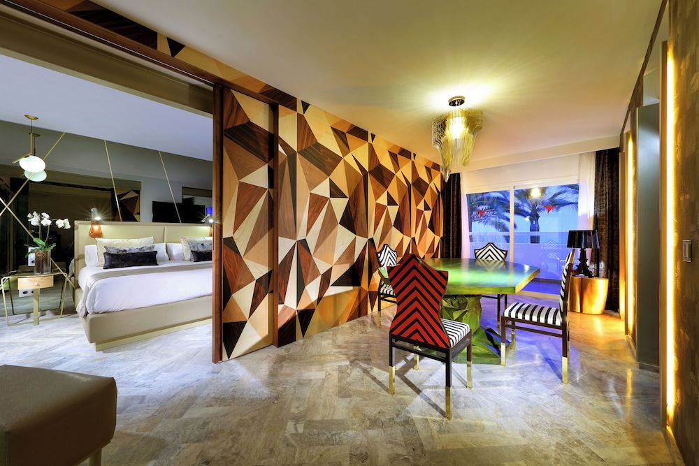 Oh My God! Suite Single Use - Entrance to Ushuaia Club Included photo 2