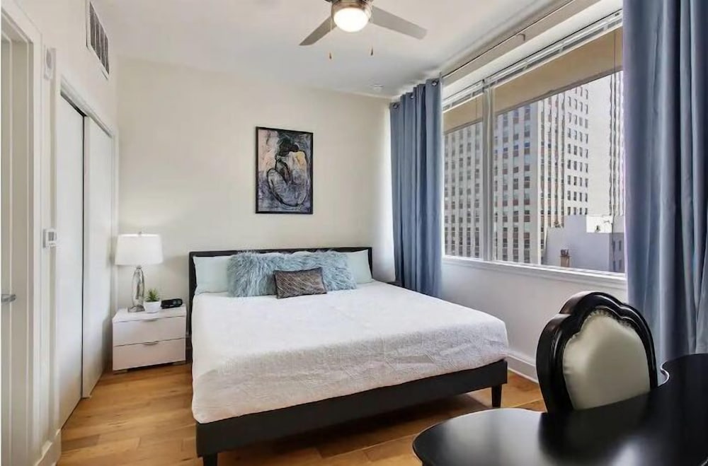 Premium Condo, 1 Bedroom, Refrigerator & Microwave, City View
