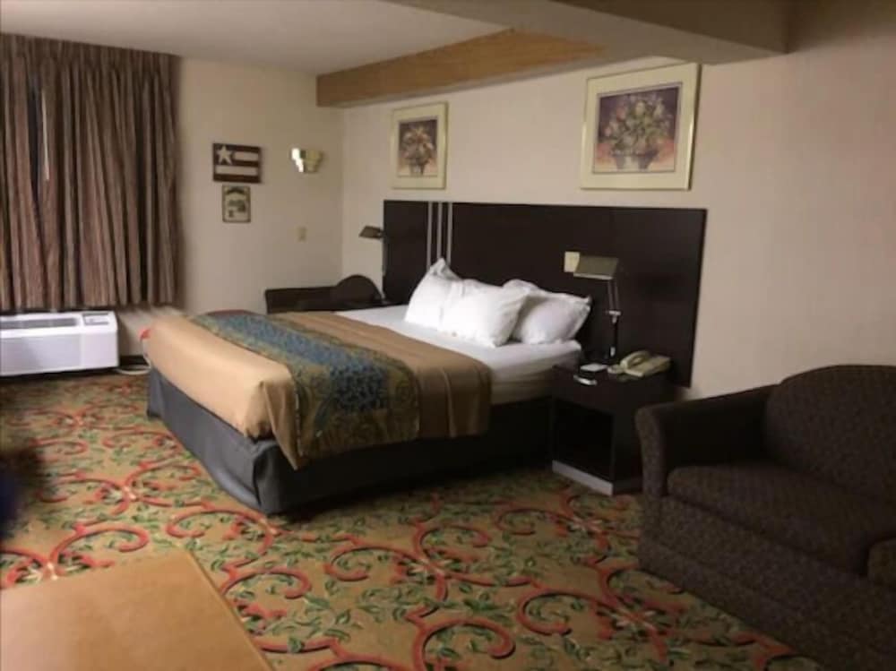 Suite, 1 King Bed With Sofa Bed, Non Smoking