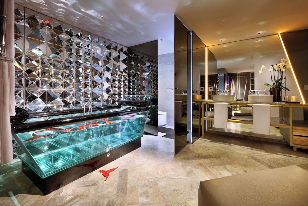 Oh My God! Suite Single Use - Entrance to Ushuaia Club Included photo 3