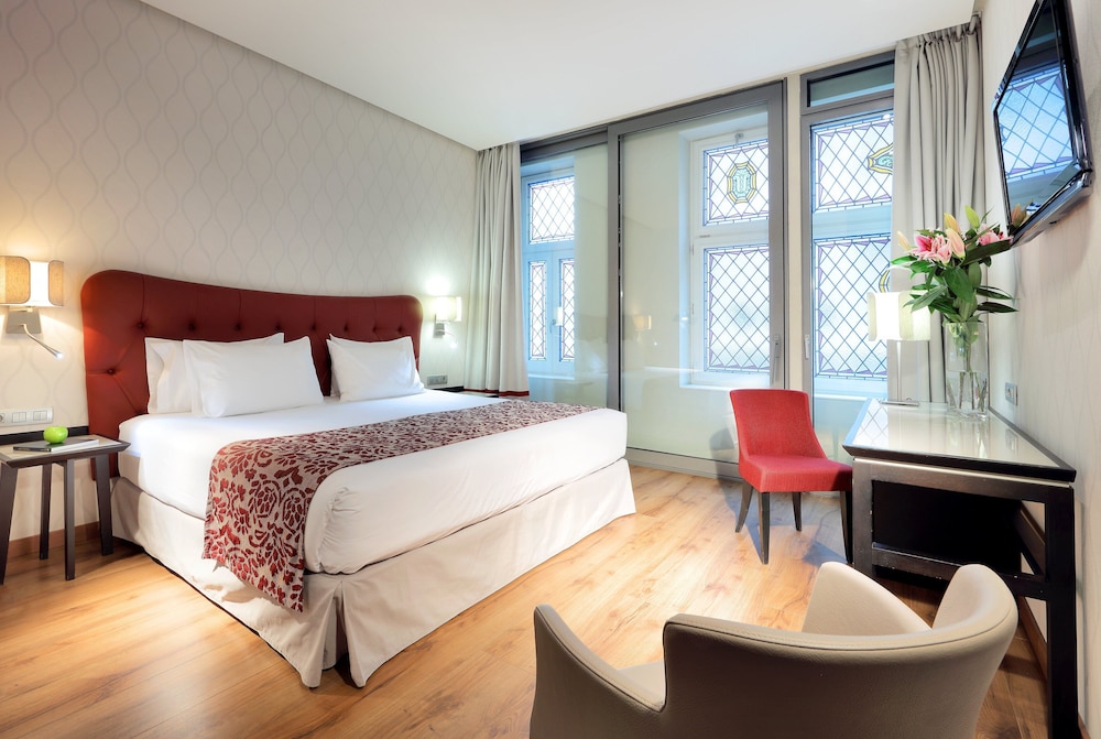 Standard Double Room Single Use thumbnail 6