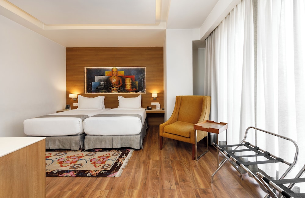 Executive Room - Photo 6