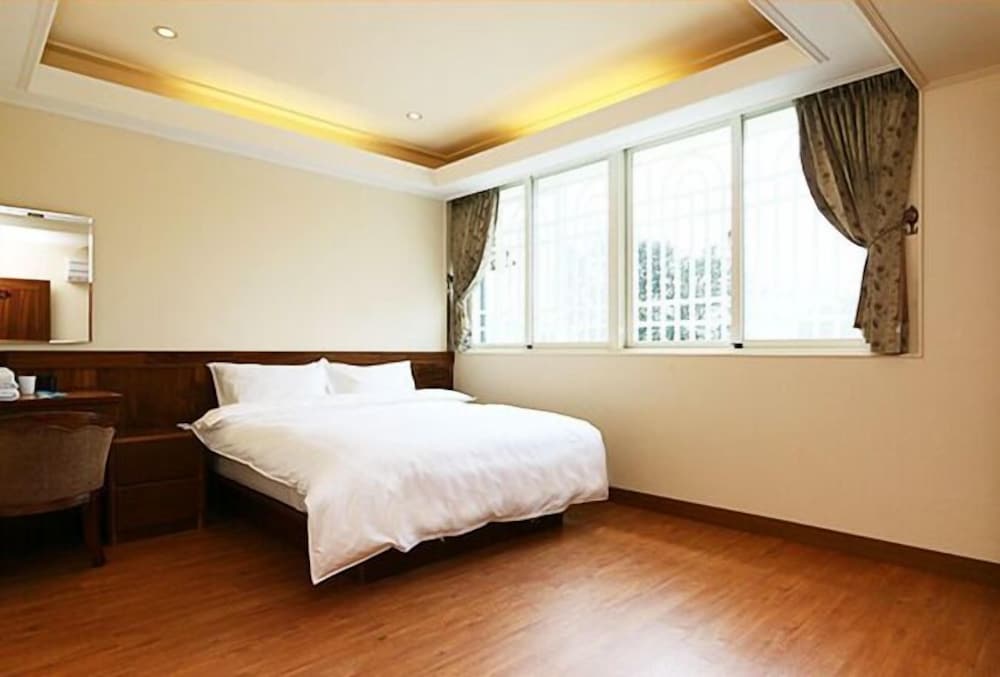Standard Double Room, Shared Bathroom photo 1