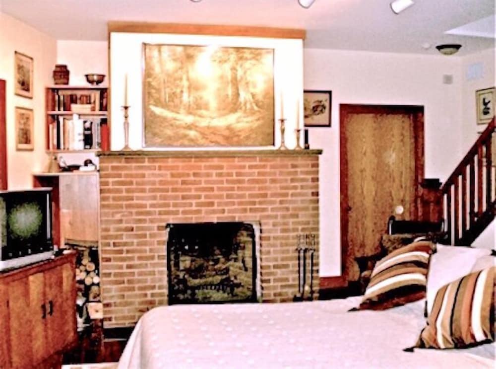 The Evergreen Room