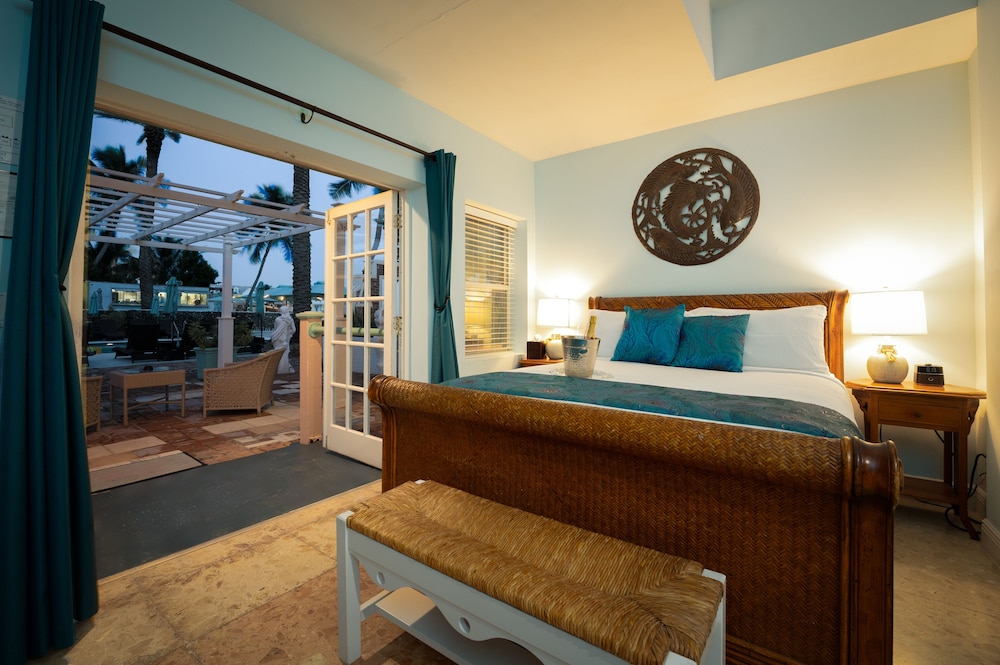 Bungalow #103 - Pool View - Adults Only