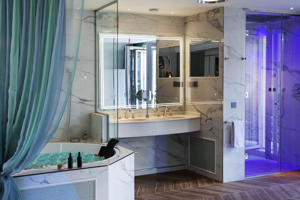 Paris j'Adore Hotel & Spa bathroom photo