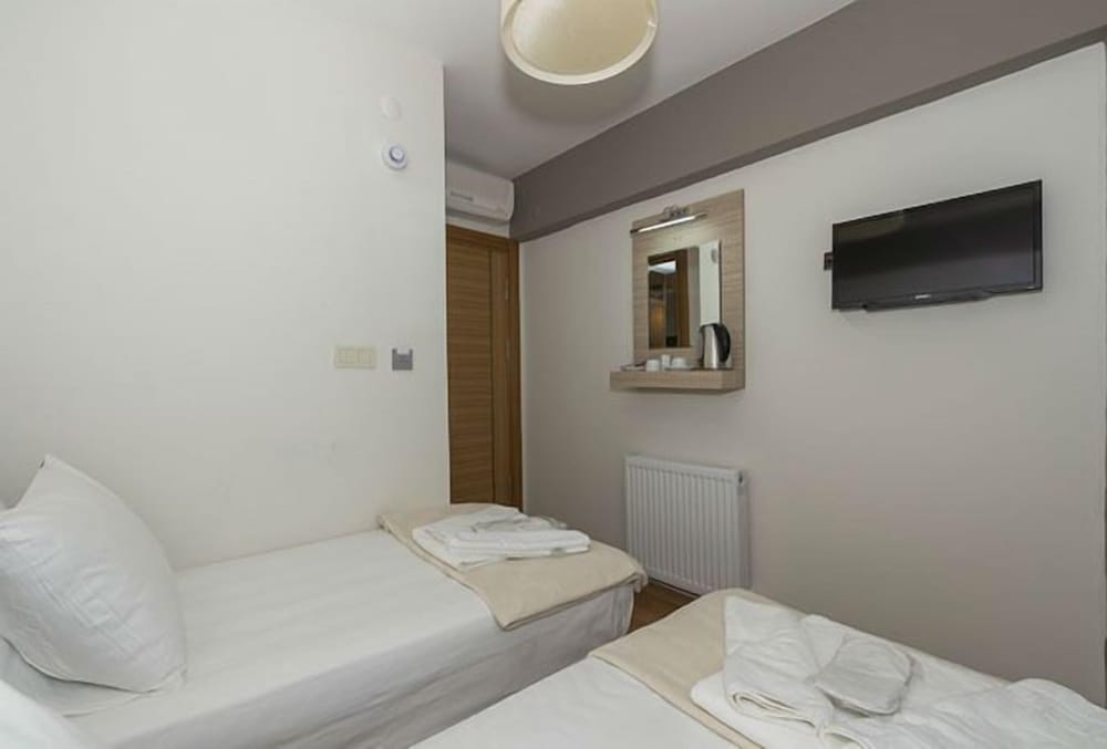 Standard Double or Twin Room photo 3