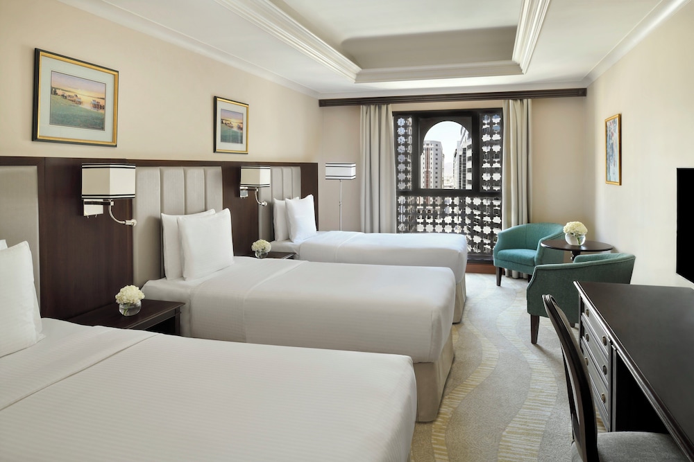 Classic Room, 3 Twin Beds, City View