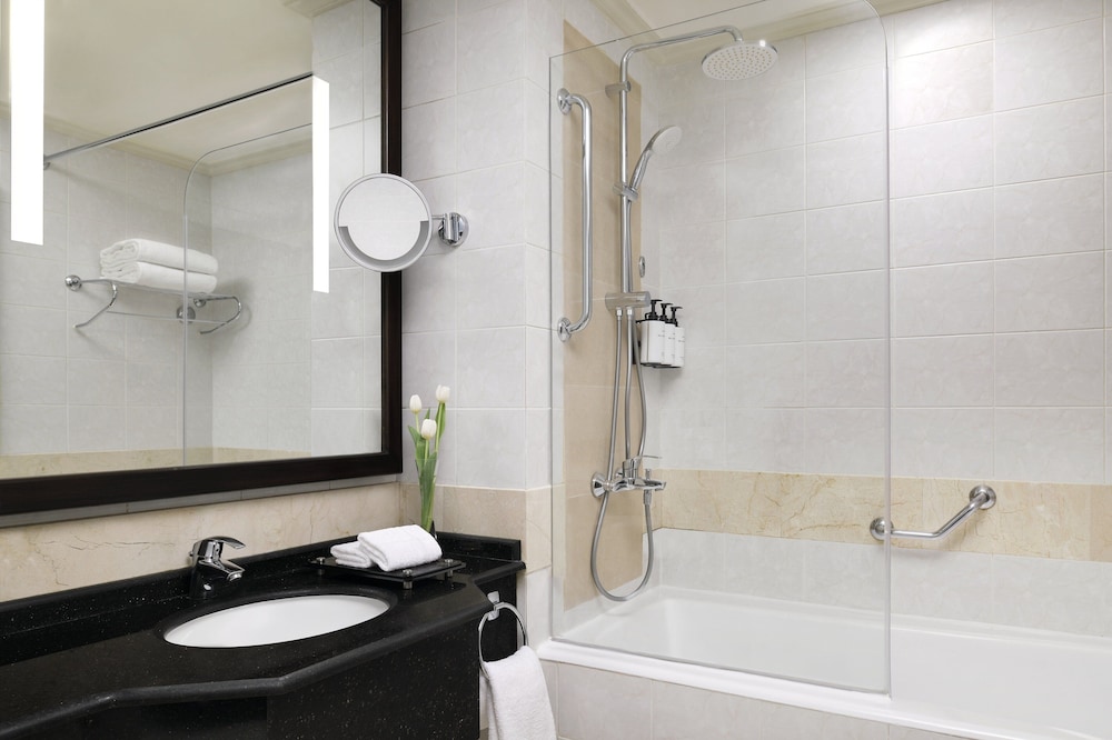 Suite, 2 Bedrooms - Photo 2
