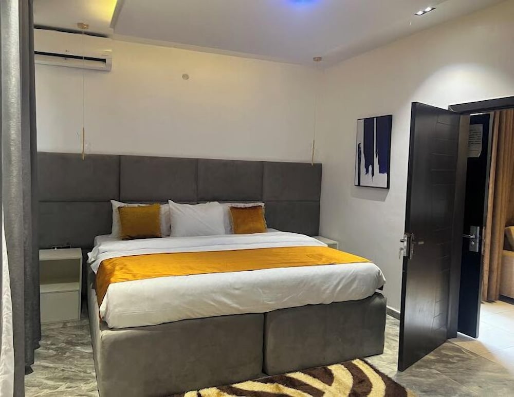 Deluxe Room, Balcony, City View photo 3