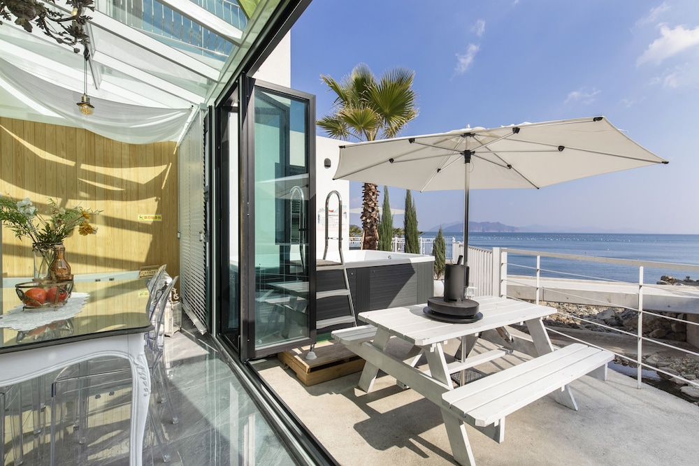 Basic Studio, 1 Queen Bed, Sea View (private whirlpool, 103) - Photo 13