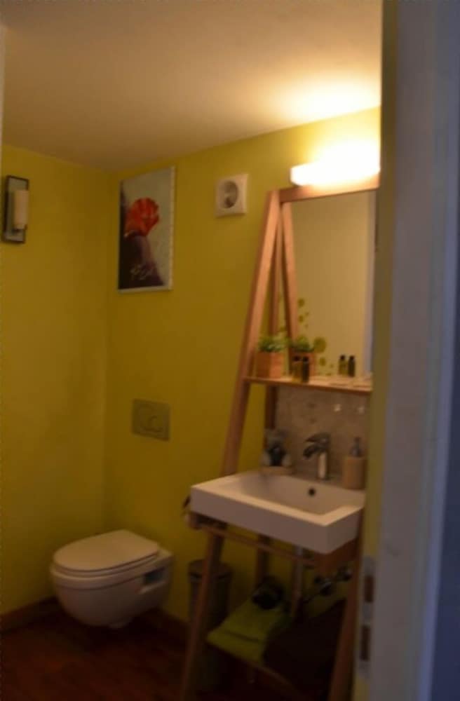 Classic Room, 1 Queen Bed, Garden View photo 2