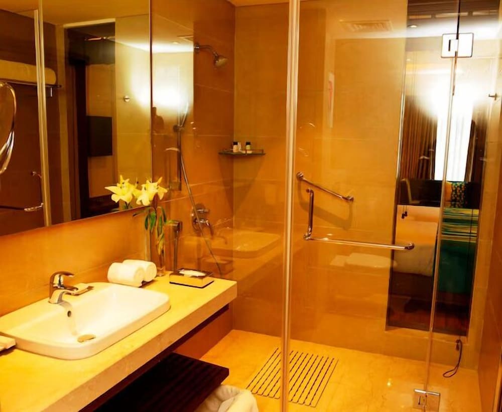 Club Room, 1 King Bed (Fortune Club Queen Room) - Photo 4