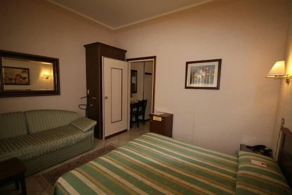 Double Room - Photo 8