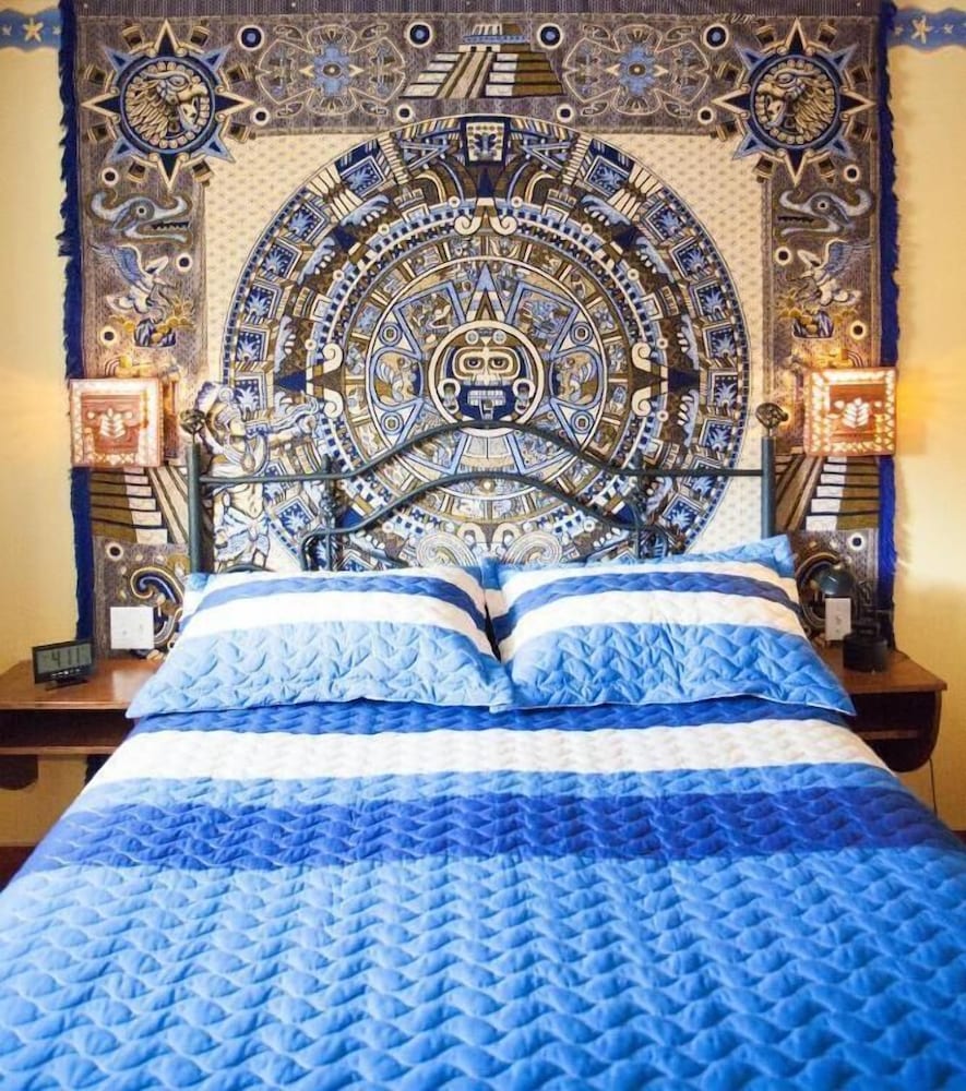 Classic Room, 1 Queen Bed photo 3