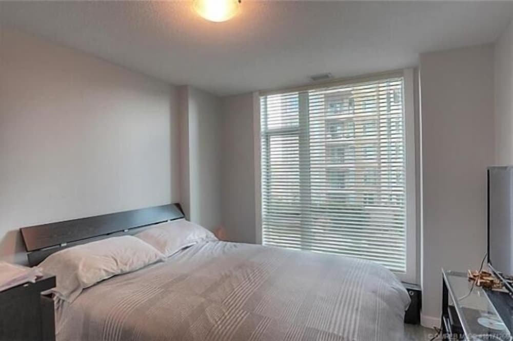 Deluxe Condo, 2 Bedrooms, Pool View photo 1