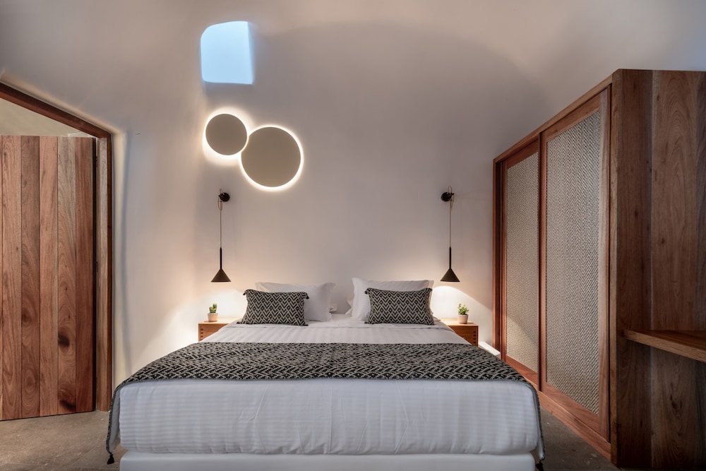 Cave two-bedroom Suite with jacuzzi - Photo 18