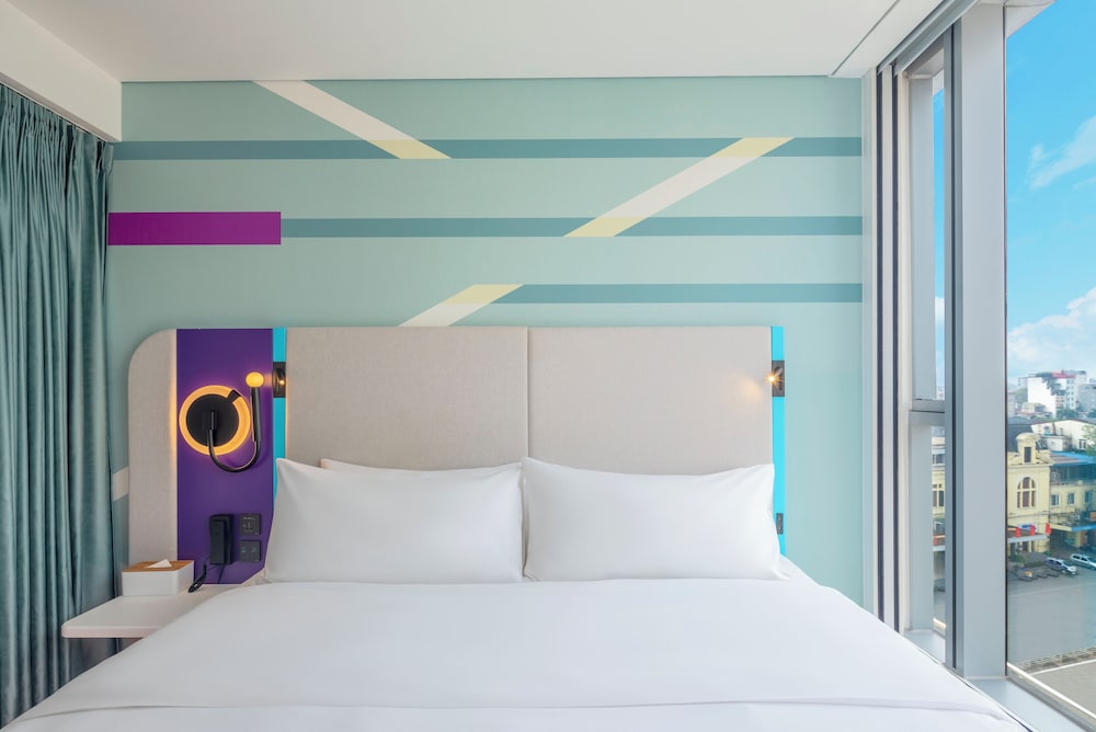 Room, 1 King Bed, Accessible - Photo 3