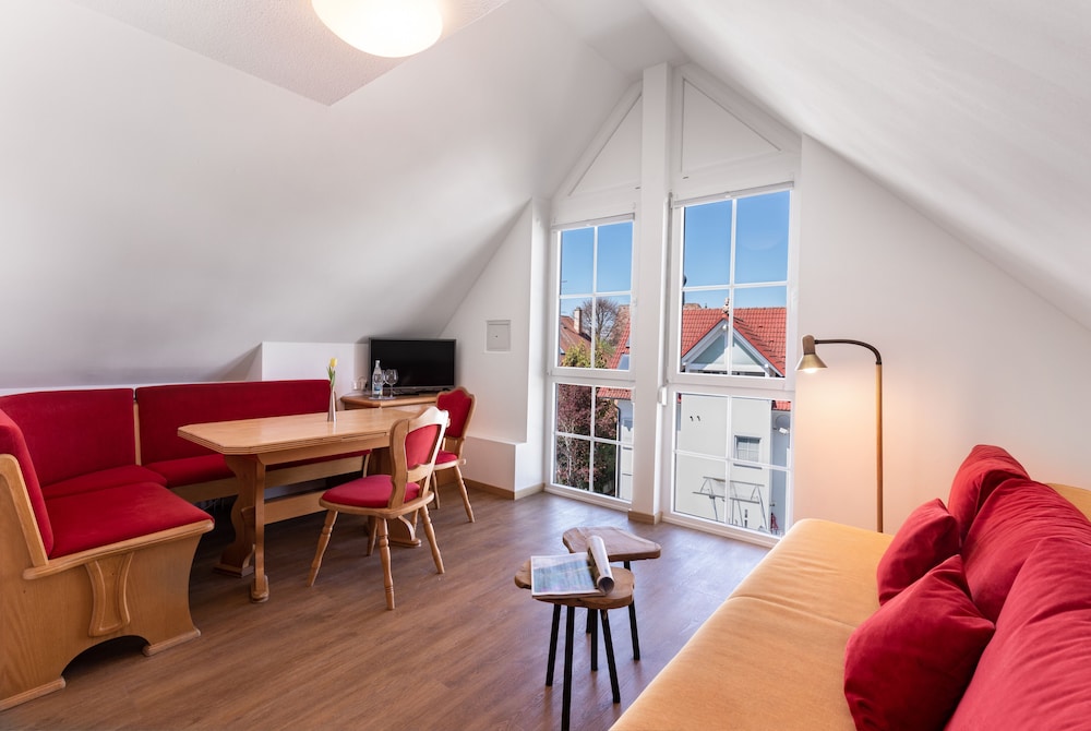 Family Room, 1 Bedroom photo 2