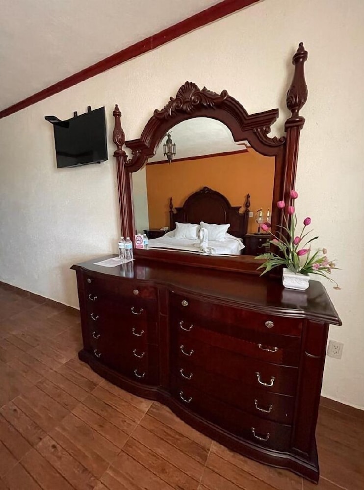 Panoramic Room, 1 King Bed, Mountain View photo 3