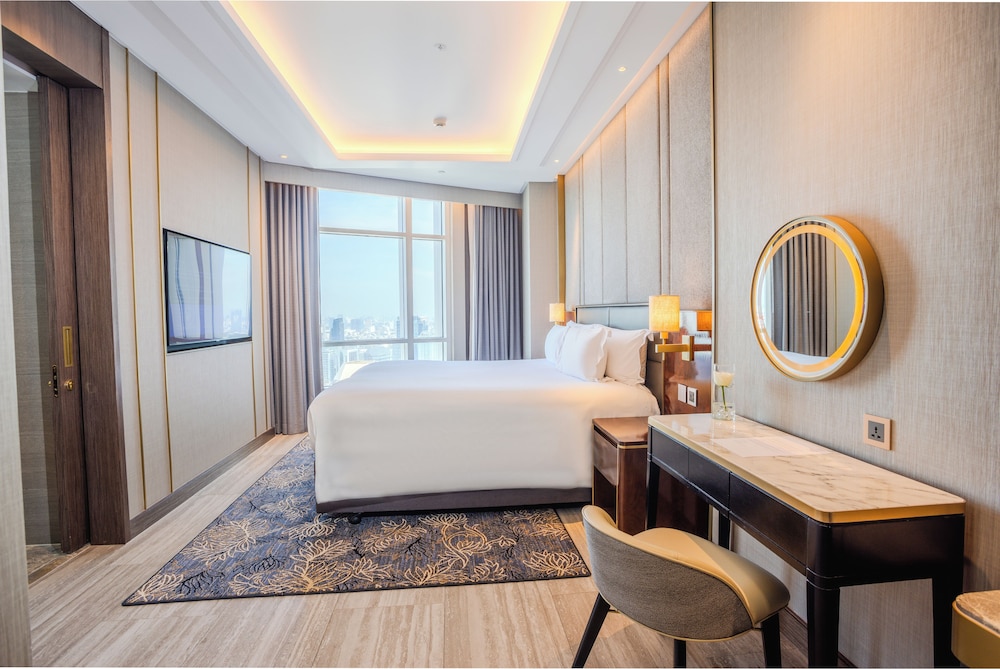 Executive Suite, Corner photo 2