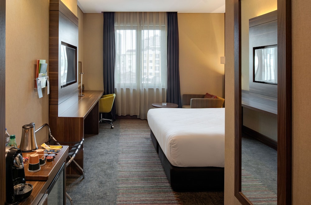 Standard Room, 1 Queen Bed