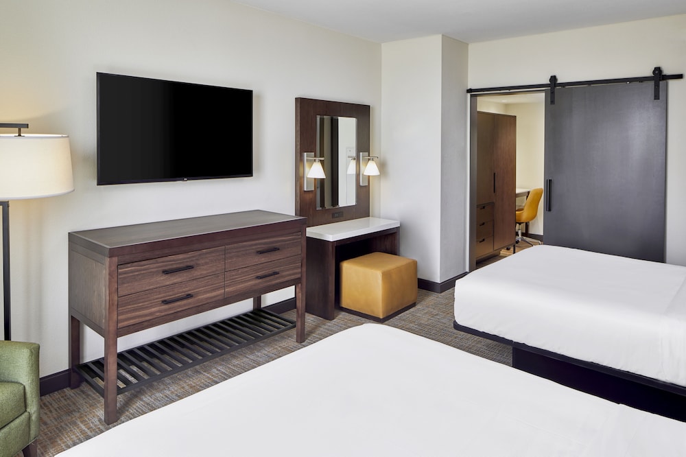 Suite, 2 Queen Beds, Accessible - Photo 1