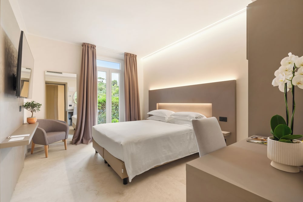 Standard Room, Balcony, Partial Sea View photo 1