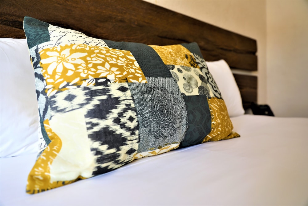Standard Room, 1 King Bed - Photo 13