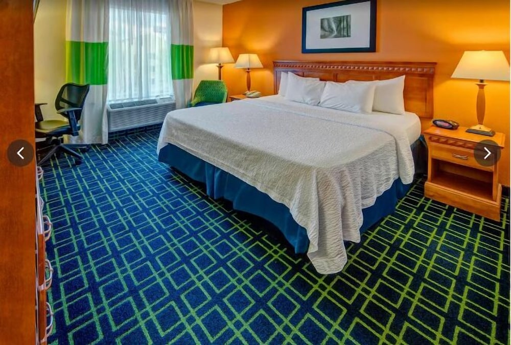 Basic Room, 1 King Bed - Photo 1