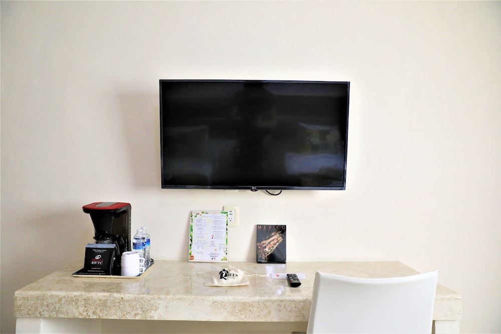 Family Room - Photo 10