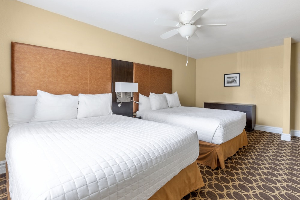 Suite, 2 Bedrooms, Poolside (Two Queen Beds) - Photo 1