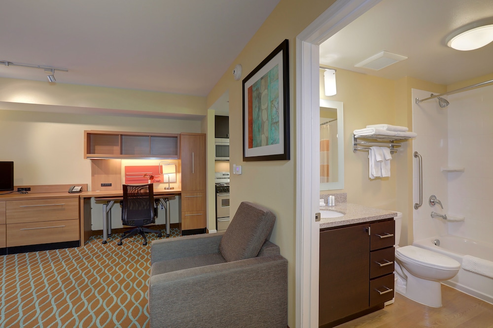 Suite, 1 Bedroom (Mobility/Hearing Accessible, Tub) photo 3