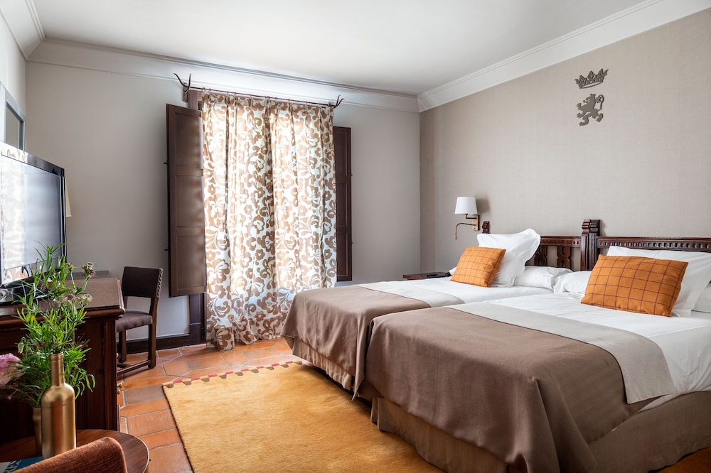 Standard Twin Room - Photo 4