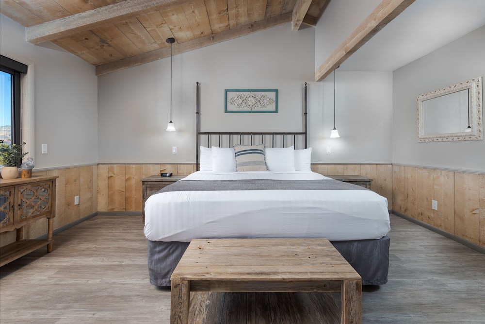 Cottage, 1 King Bed - Photo 1