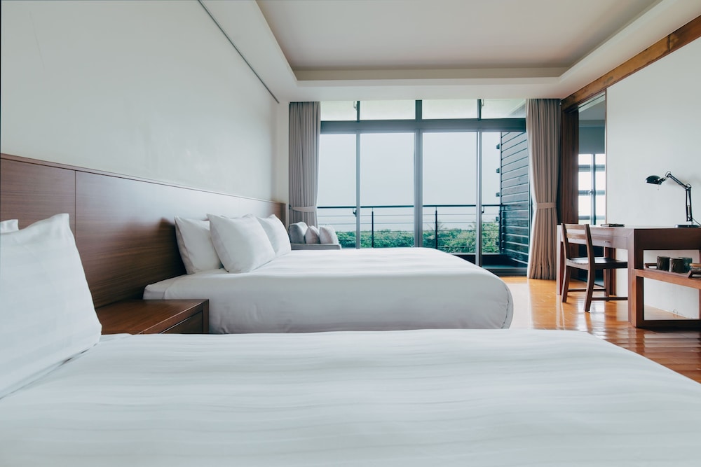 Superior Triple Room, Ocean View photo 1