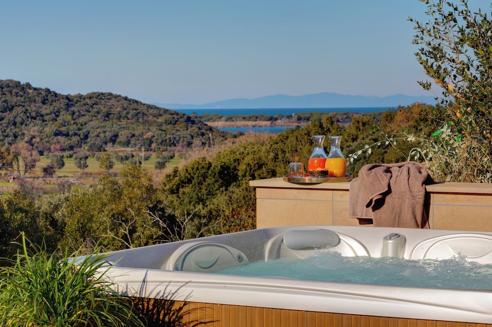 Villa, 3 Bedrooms, Hot Tub, Hill View photo 1