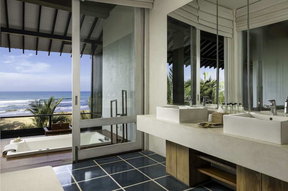 Suite with Sea View - Photo 13