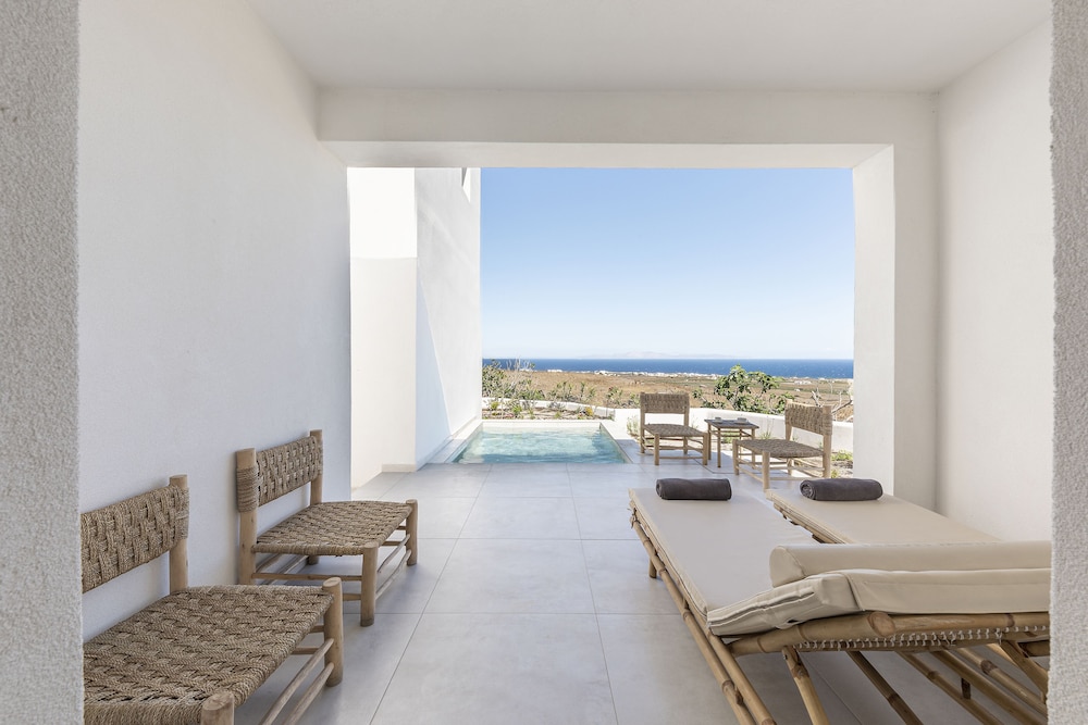 Sunset Suite with Heated Plunge Pool - Photo 14