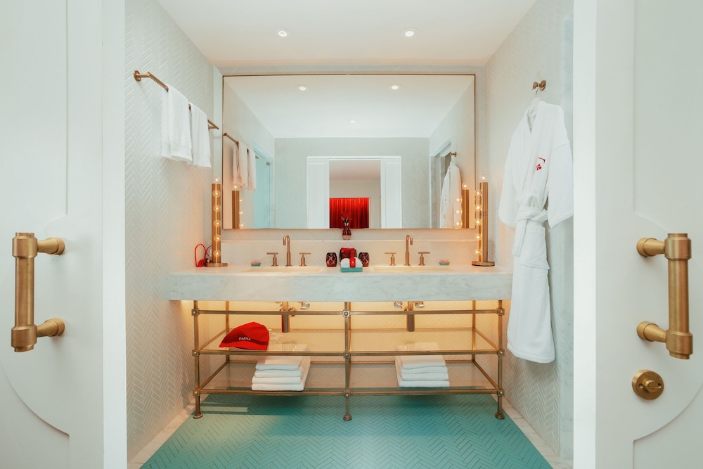 Twin Room, 2 Twin Beds, Bay View thumbnail 5