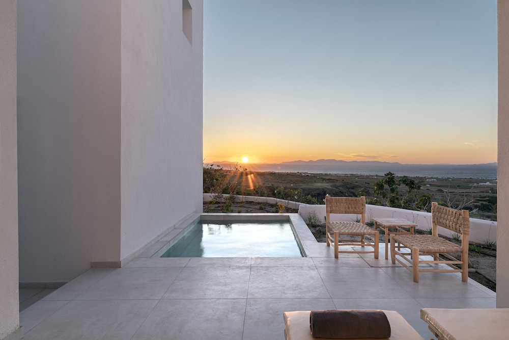 Sunset Suite with Heated Plunge Pool - Photo 13