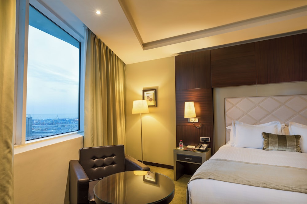 Deluxe Room, 1 King Bed photo 3