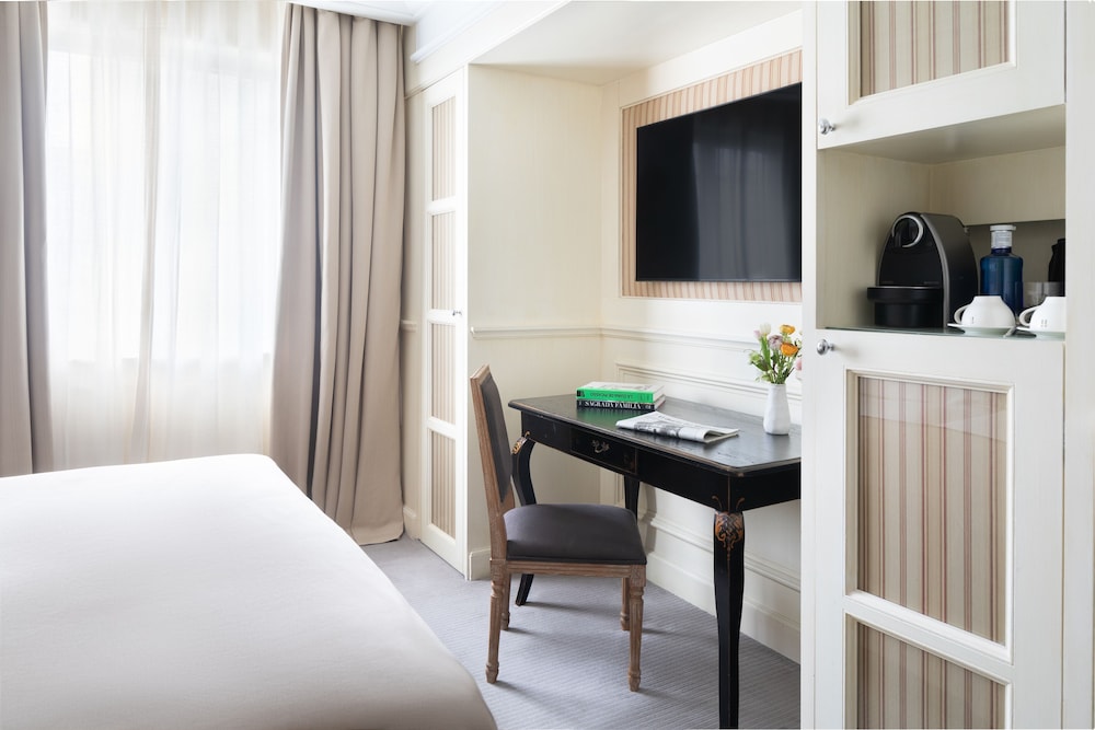 Deluxe Room - Photo 2