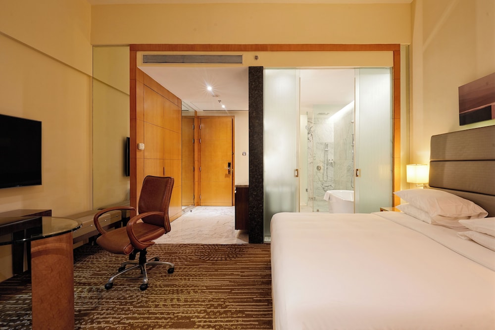 Room, 1 King Bed - Photo 3