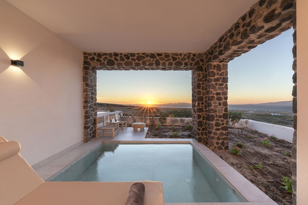 Sunset Suite with Heated Plunge Pool - Photo 5