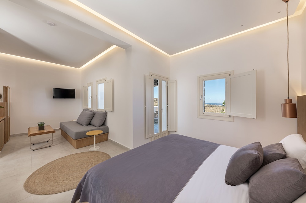 Sunset Suite with Heated Plunge Pool - Photo 16