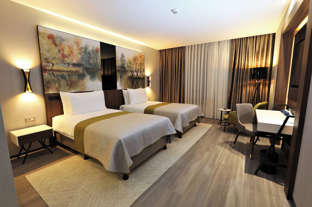 Deluxe Triple Room, 1 Bedroom, Non Smoking, City View