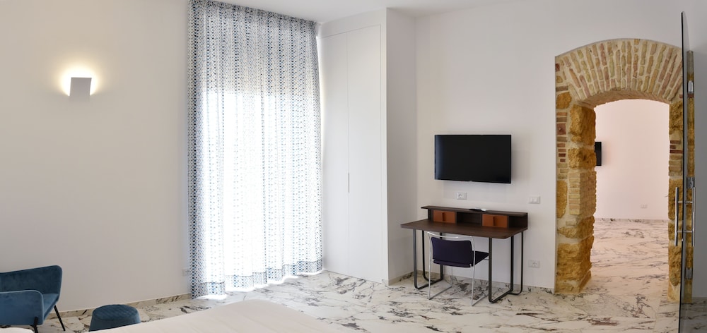Deluxe Apartment, 1 Bedroom, Annex Building - Photo 5