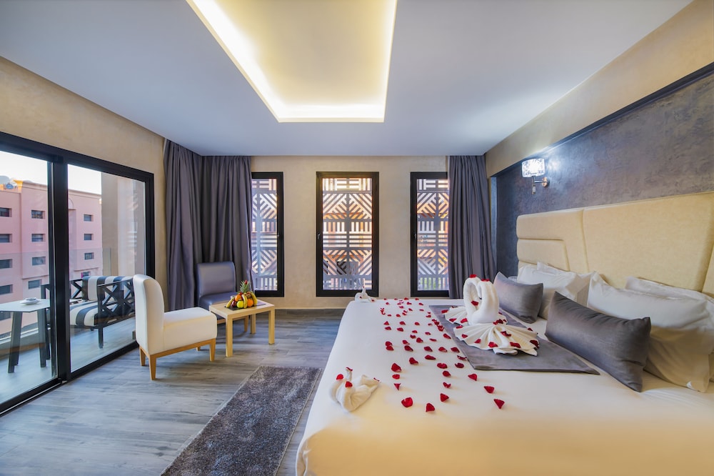 Suite with Jacuzzi photo 1